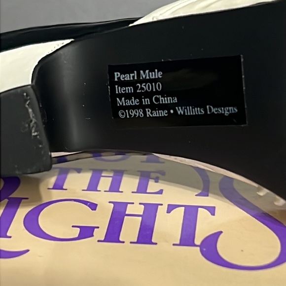 Just the Right  Shoe “Pearl Mule” #25010 (1998) Miniature collectible - Picture 8 of 9